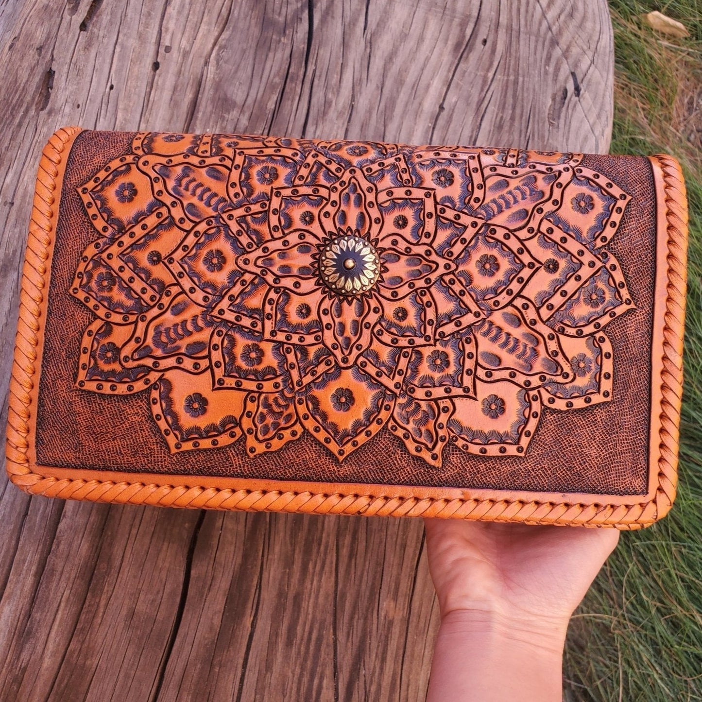 Cecelia Leather Handbag | Floral Crossbody Bag | MIOHERMOSA