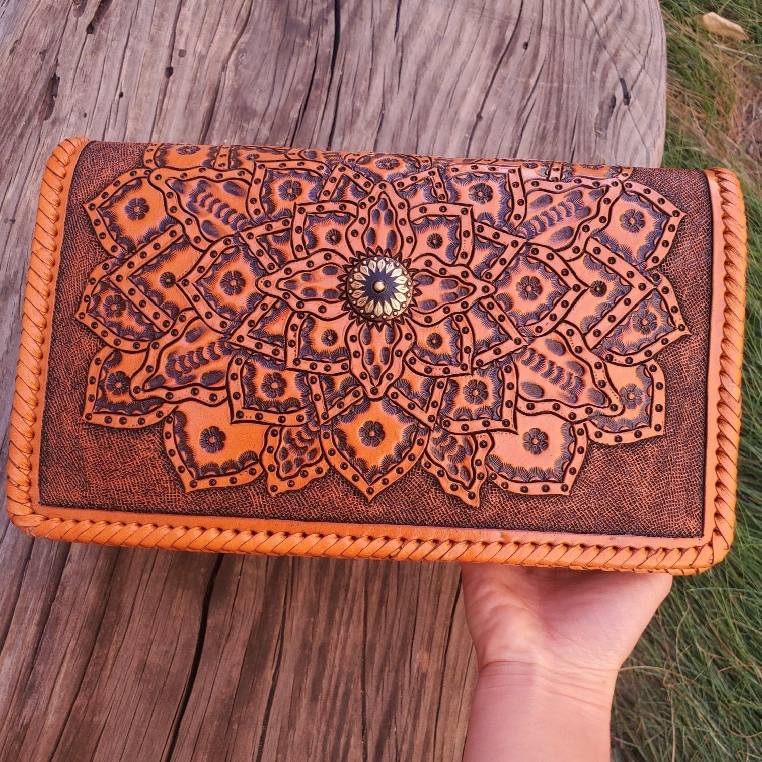 Cecelia Leather Handbag | Floral Crossbody Bag | MIOHERMOSA