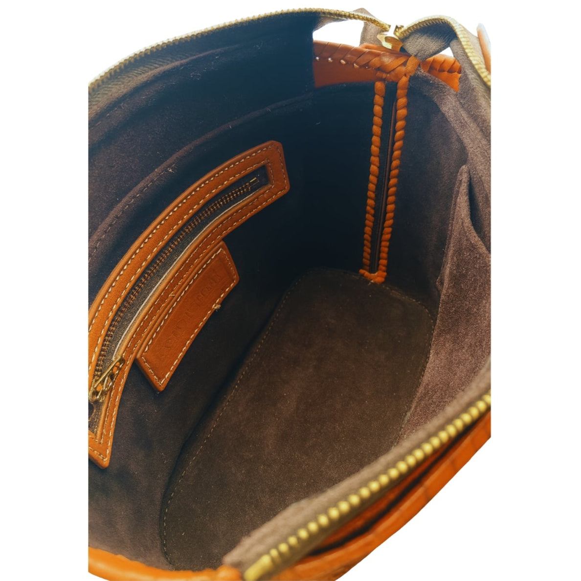 Interior view—zip pocket and slip pocket inside handmade leather handbag—Miohermosa