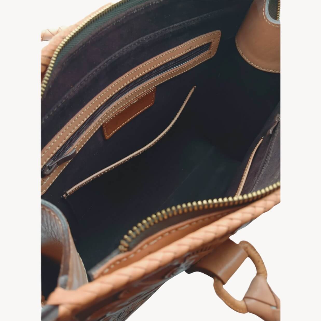 Suede‑lined interior of Flor de Miel Heritage Tote with top zipper, 2 zip pockets and 3 slip pockets