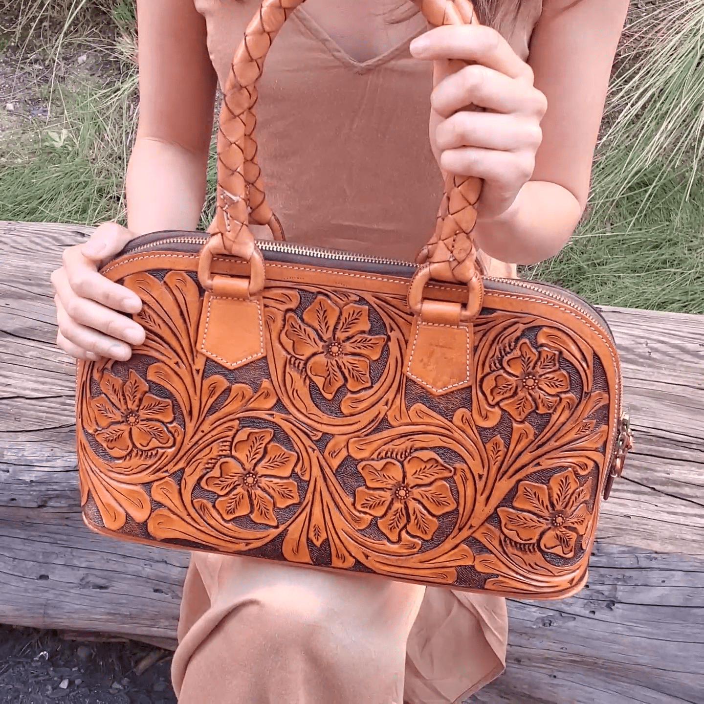 Artisanal Leather Satchel | Luxury Leather Satchel | MIOHERMOSA