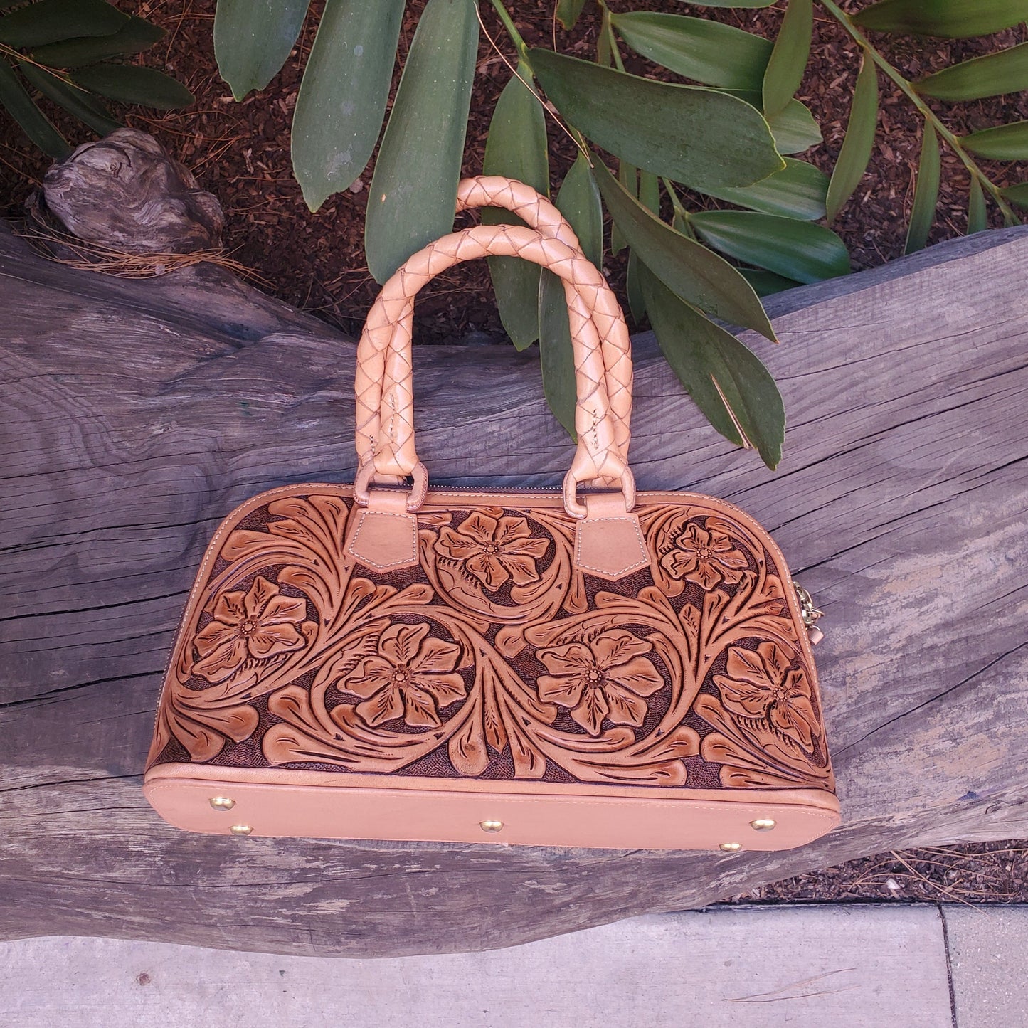 Hand Made Leather Satchel Bag "MAYA" by MIOHERMOSA Natural Maya