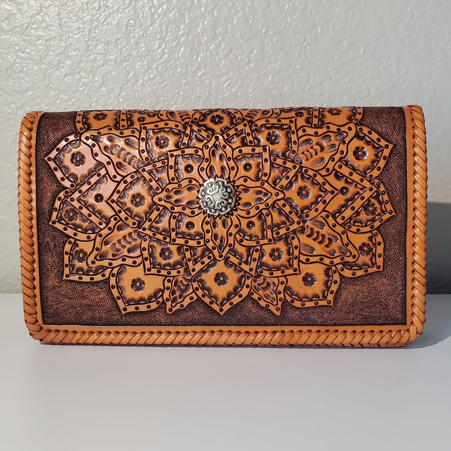 Hand Made Leather Crossbody Bag "CECELIA" by MIOHERMOSA Honey Cecilia Flower