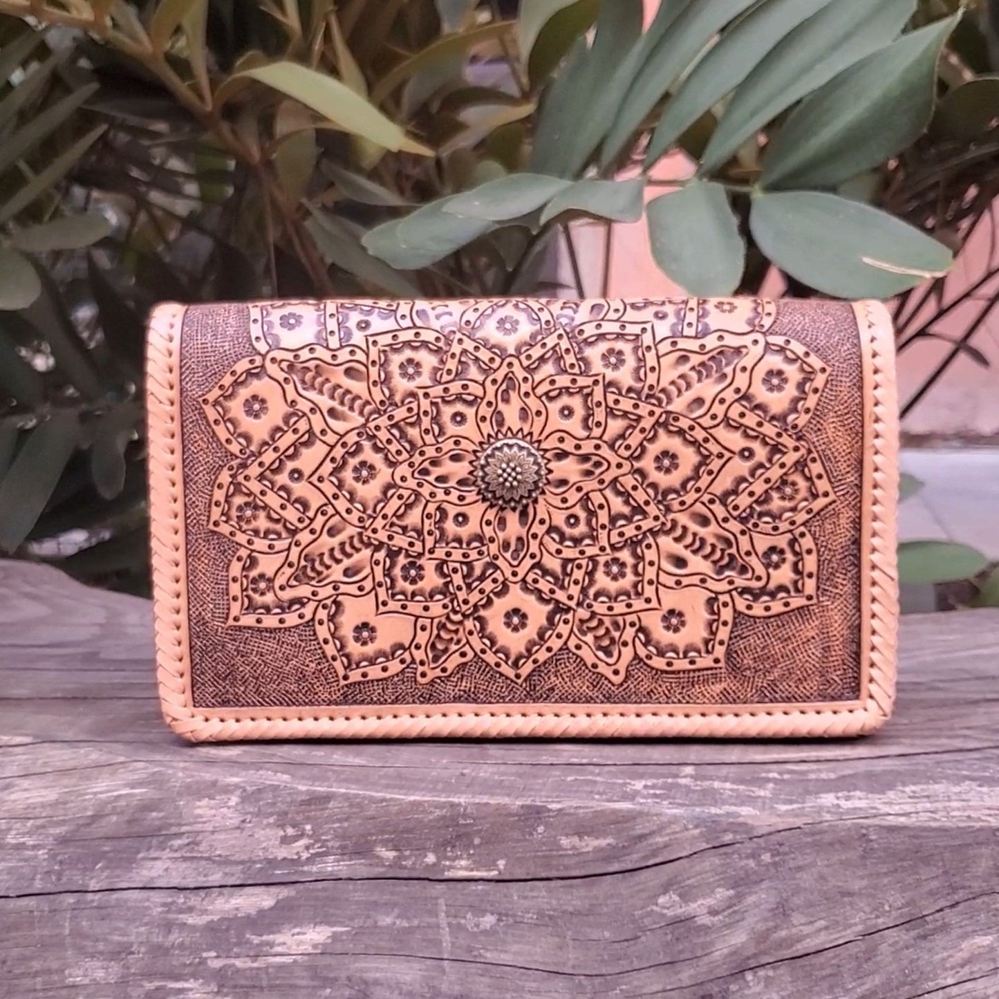 Hand Made Leather Crossbody Bag "CECELIA" by MIOHERMOSA Natural Cecilia Flower