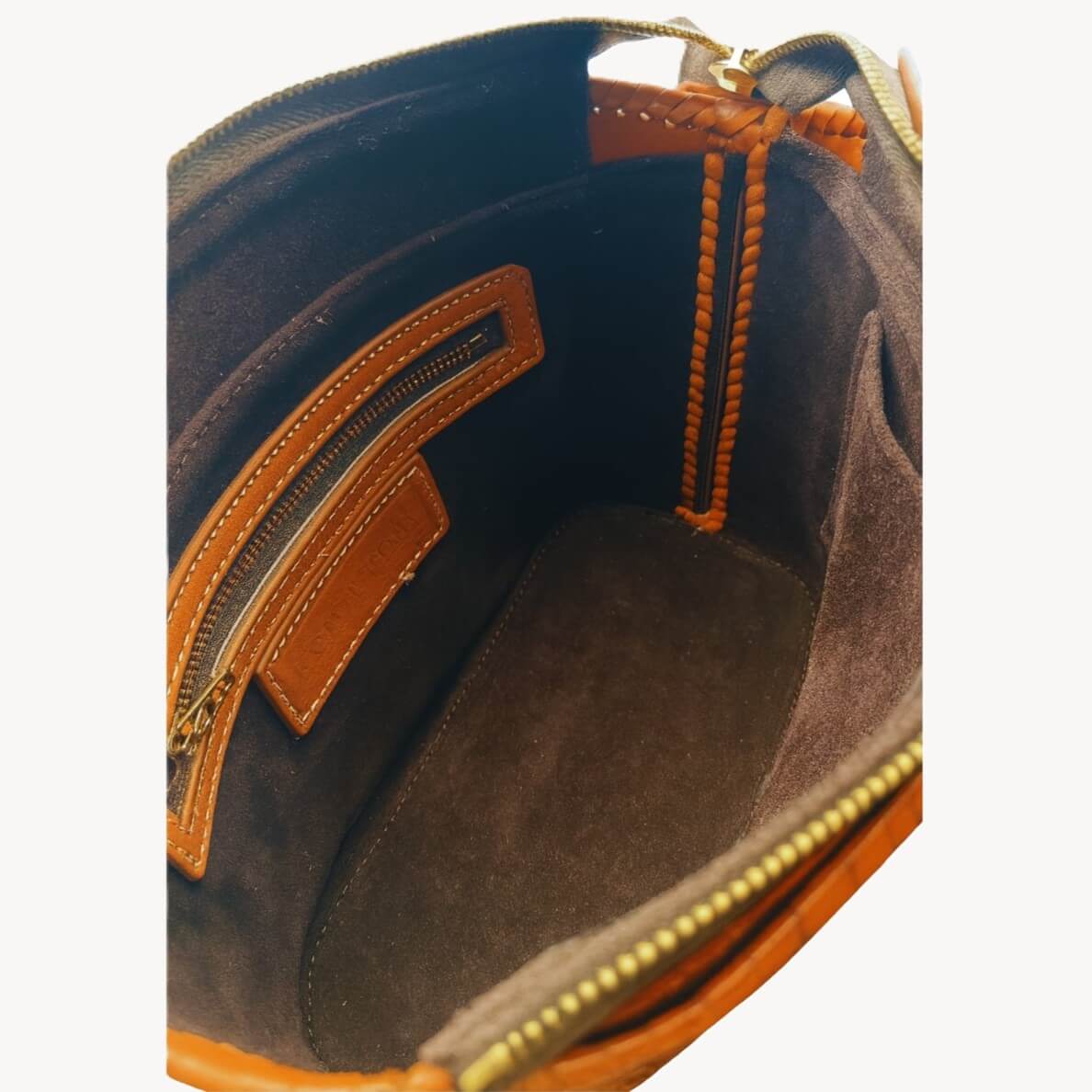 Interior view—zip pocket and slip pocket inside handmade leather handbag—Miohermosa